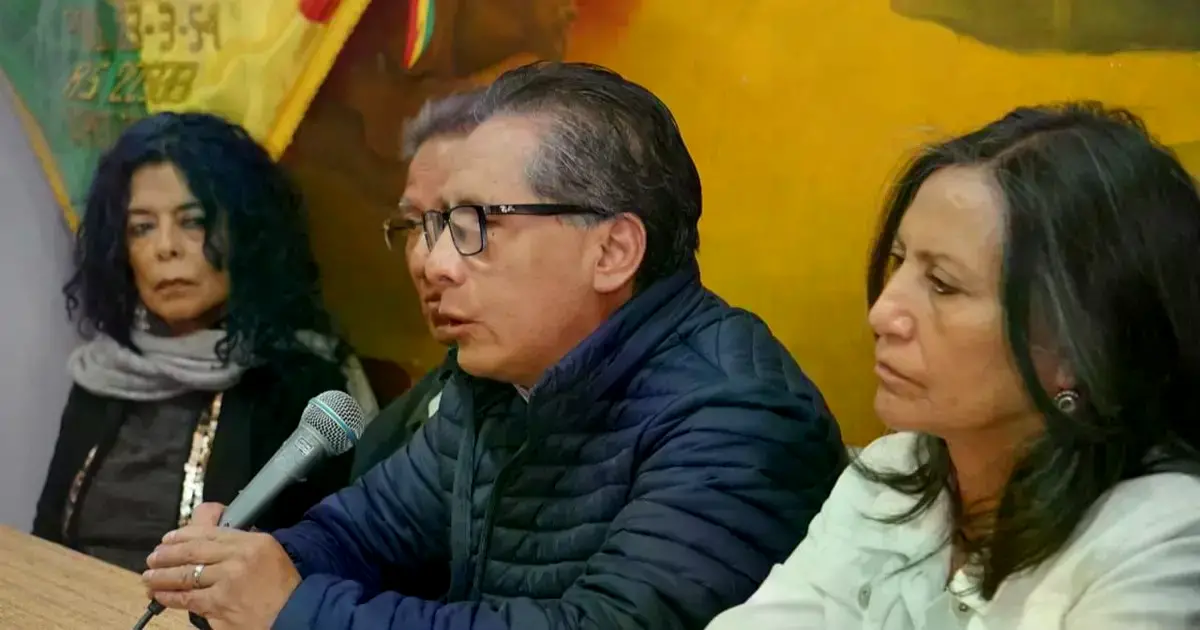 Dirigentes del gremio periodístico emiten un pronunciamiento.