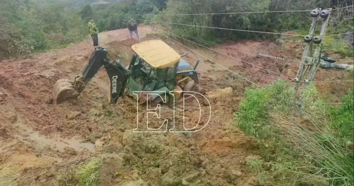 Municipio de Postrervalle incomunicado por deslizamientos en la plataforma de la carretera