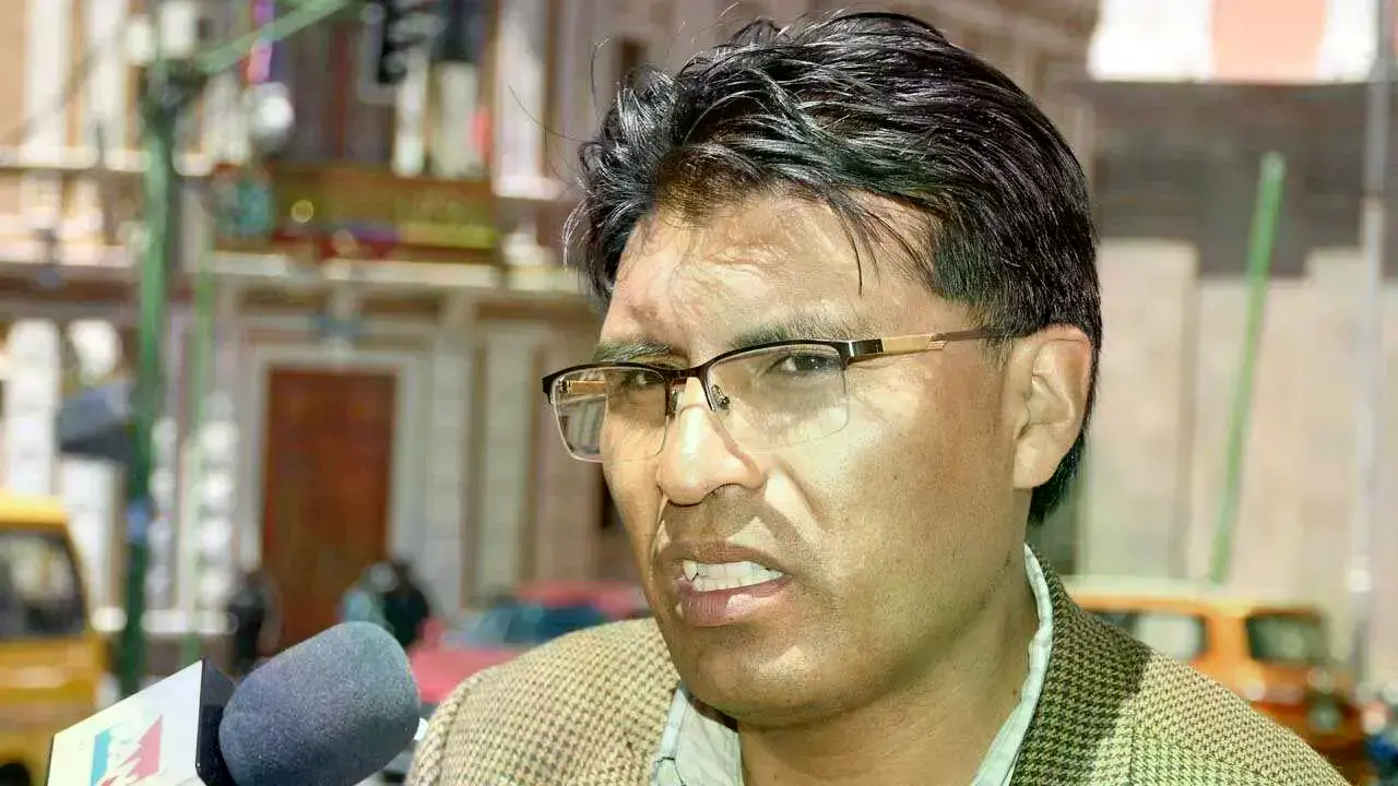 El senador por Alianza Unidad, Nilton Condori.