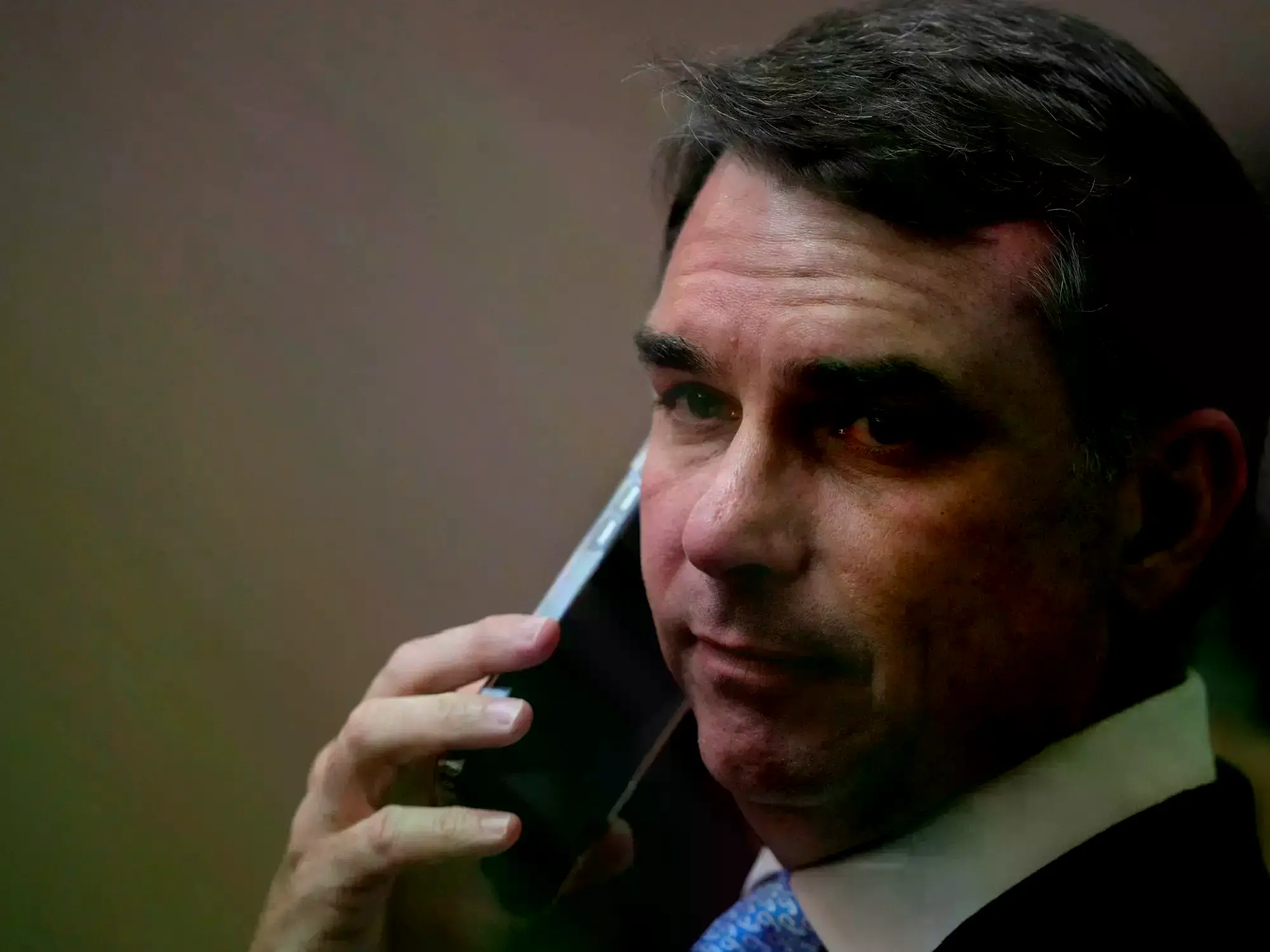 El senador Flávio Bolsonaro competirá en octubre por la presidencia de Brasil.
