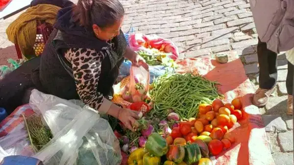 Una de las vendedoras de verduras.