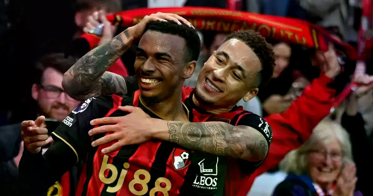 Eli Junior Kroupi, jugador del Bournemouth, celebrando su gol ante el City.