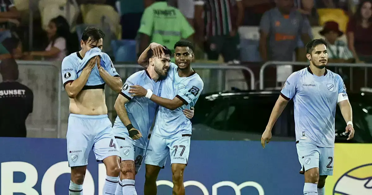 Romero abraza a ‘Tonino’ Melgar tras el gol de Bolívar en el Maracaná.