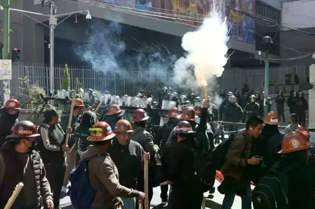 Las violentas protestas en el centro de la ciudad de La Paz.