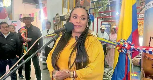 Elizabeth García, embajadora colombiana, en una visita a la ciudad de Sucre