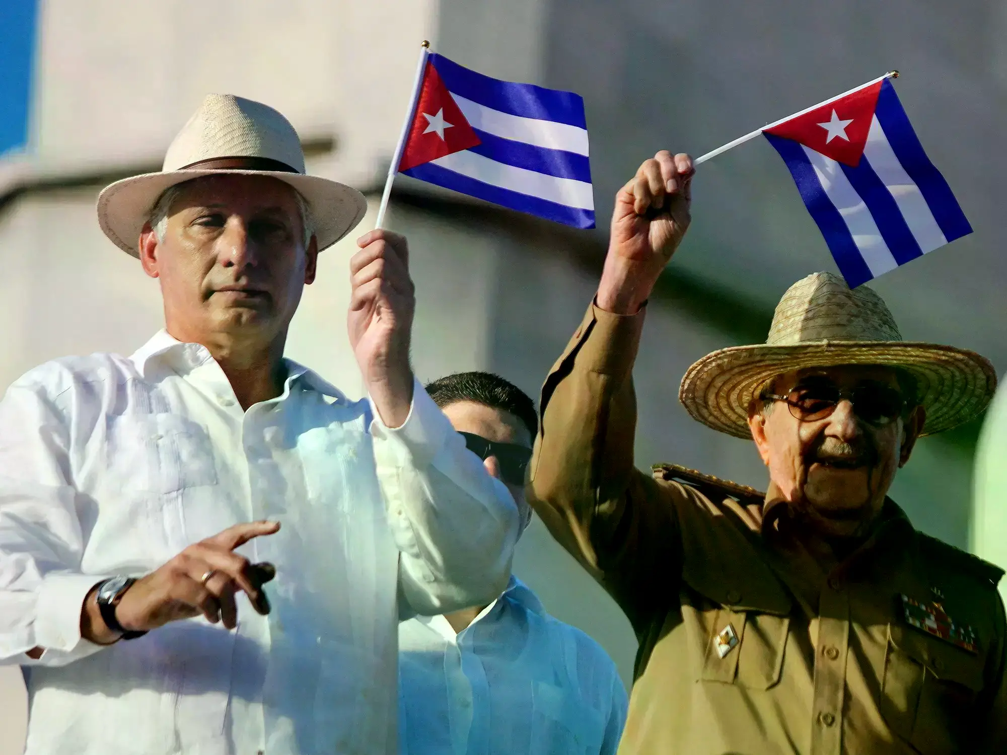 El ex presidente cubano Raúl Castro y el presidente Miguel Díaz-Canel en La Habana en 2019.