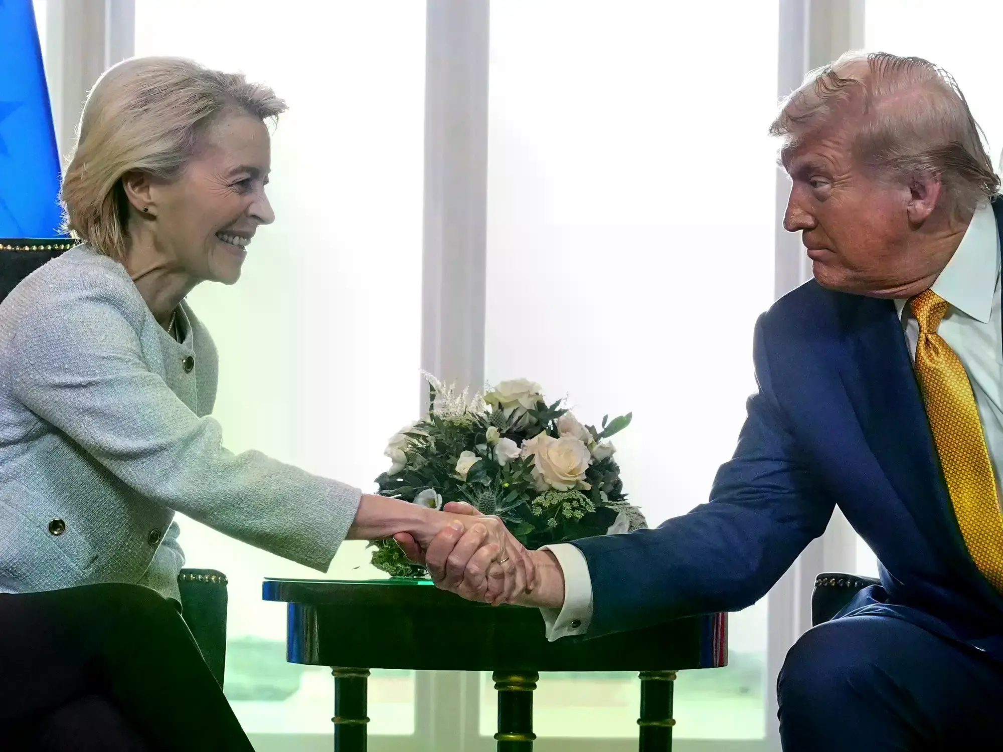 Europa acepta acuerdo comercial favorable a Estados Unidos impuesto por Trump