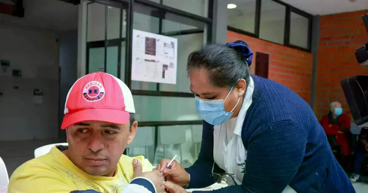 Amplían vacunación gratuita contra la influenza en Santa Cruz por repunte de casos