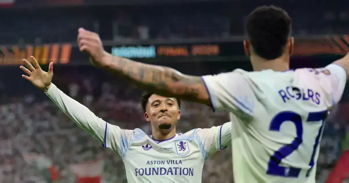 Jugadores del Aston Villa celebrando uno de sus goles en la final.