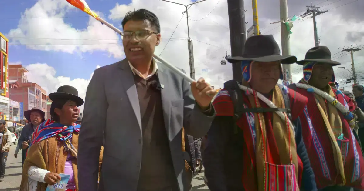 El senador Nilton Condori