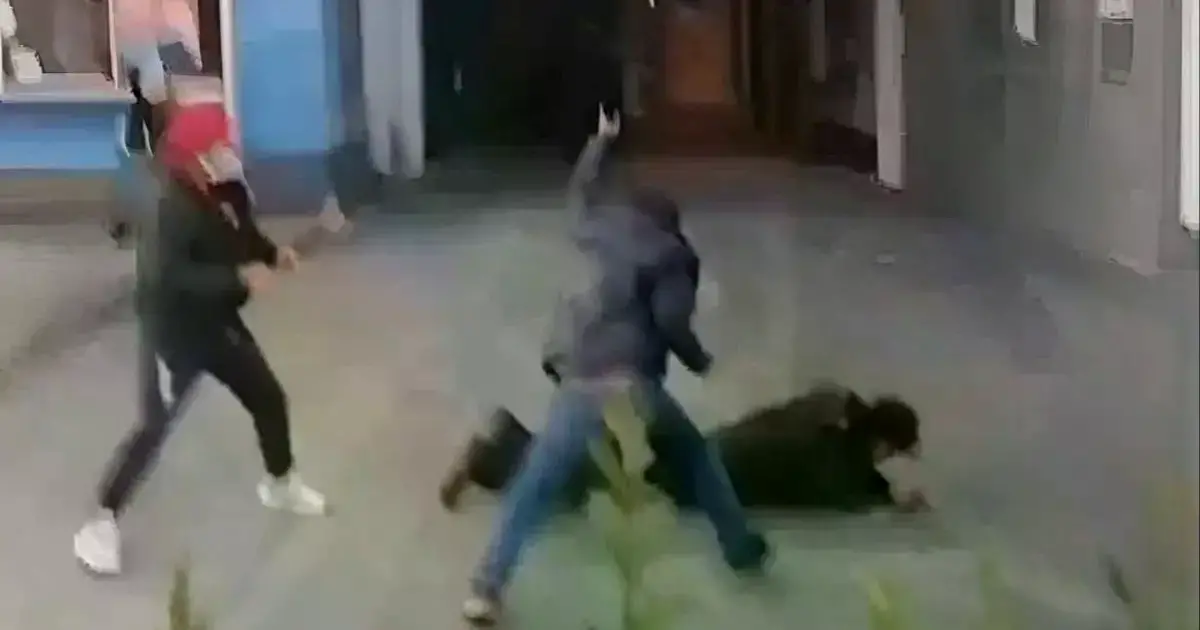 Imagen captada por vecinos que grabaron la agresión