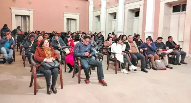 La reunión convocó a un centenar de representantes de diferentes instituciones.