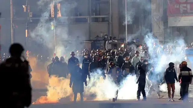 Marchas, bloqueos y jornadas violentas en las calles de las ciudades de La Paz y El Alto.