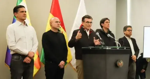 Última conferencia de prensa de Rodrigo Paz