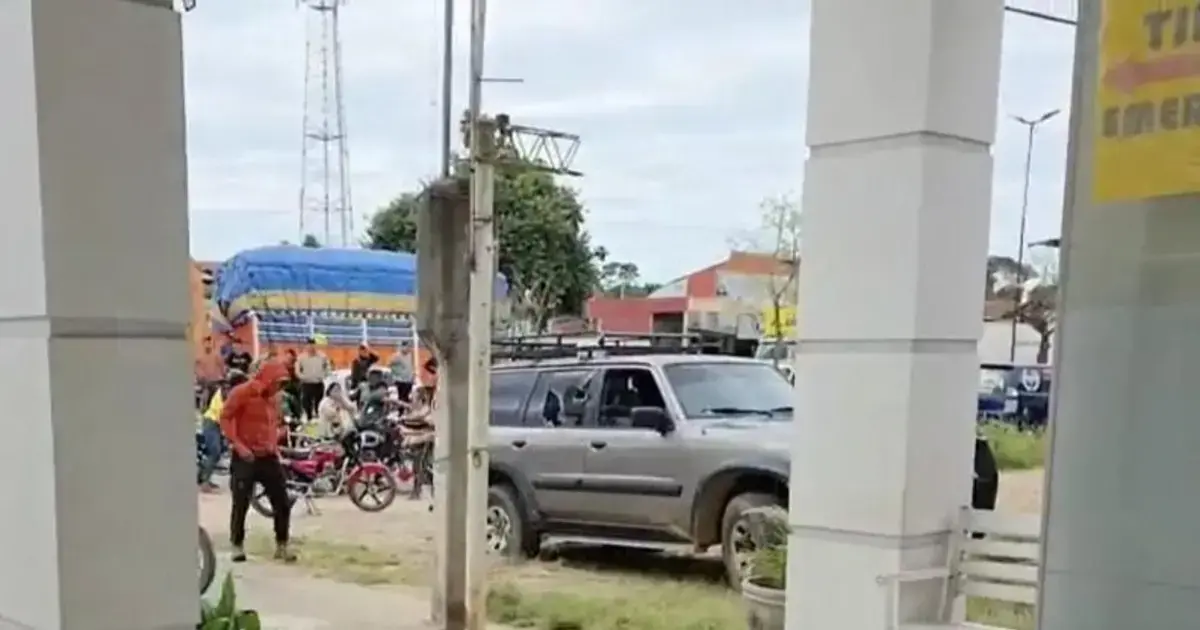 El vehículo de los agentes involucrados en el accidente