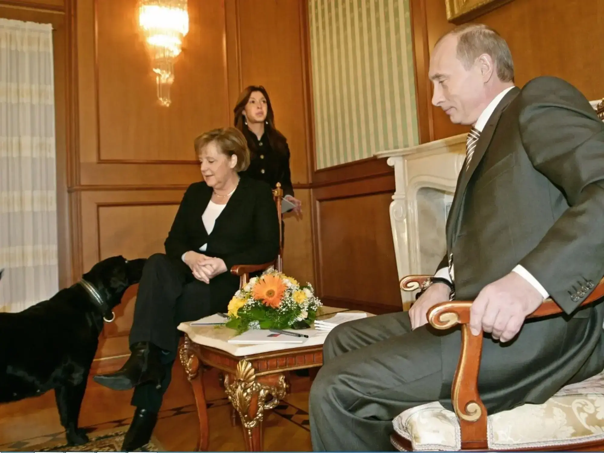 La excanciller alemana Angela Merkel y el presidente ruso Vladimir Putin en una rueda de prensa en el Kremlin, Moscú, el 20 d