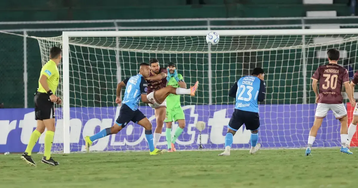 El partido por la Copa Sudamericana se disputa en el estadio Tahuichi.