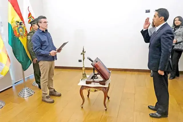 Williams Bascopé tomó juramento este jueves en la cartera de Trabajo.