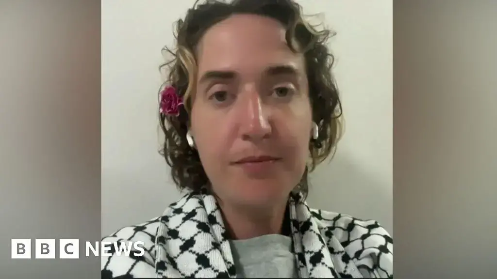 El video muestra al ministro israelí Itamar Ben-Gvir provocando a los activistas de la flotilla mientras están esposados.