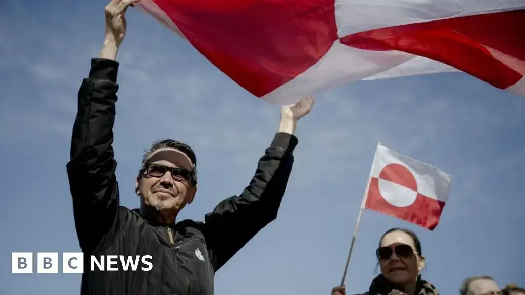 Cientos de groenlandeses se reunieron frente al nuevo consulado de EE. UU. en Nuuk.
