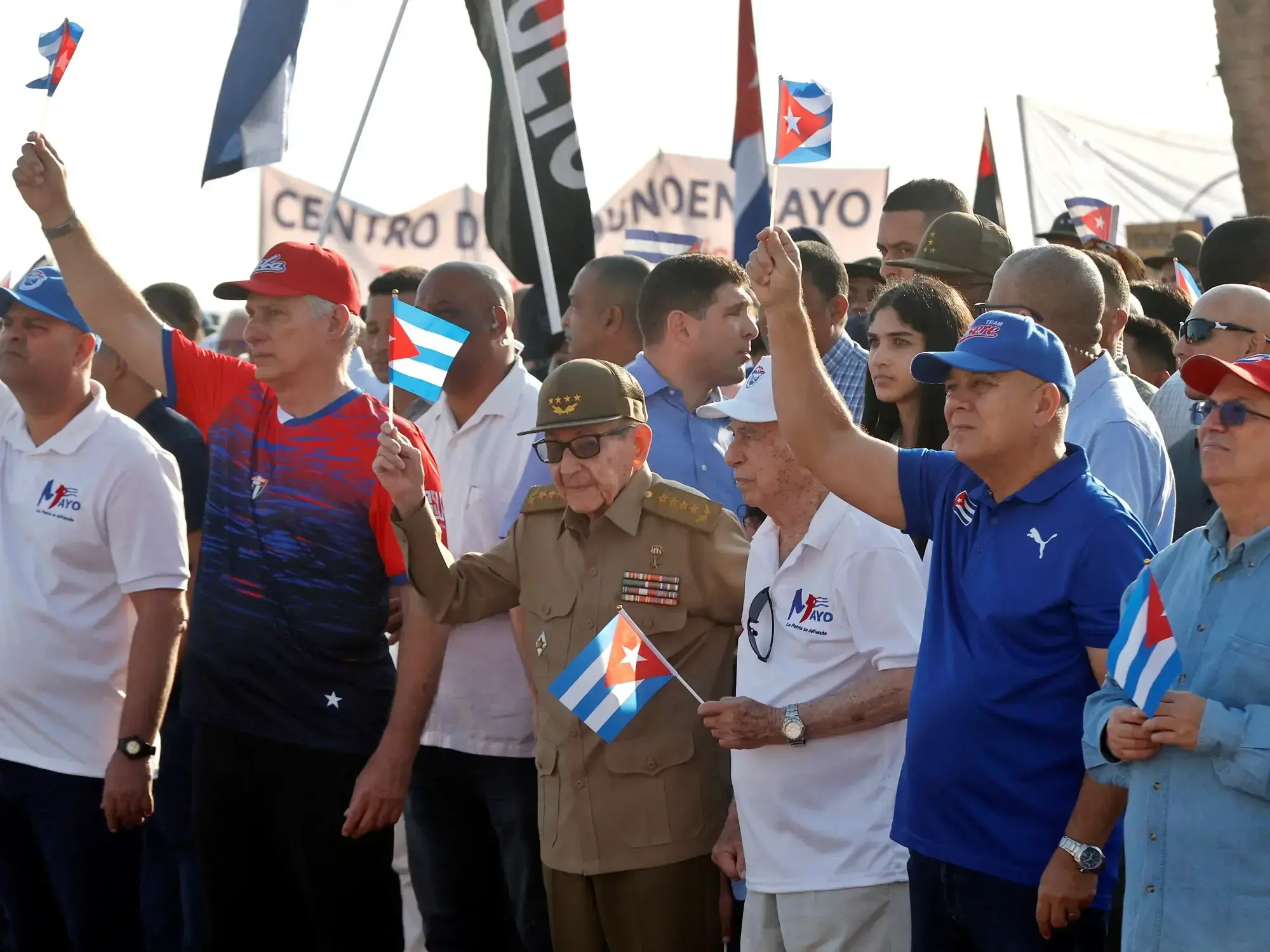 El expresidente de Cuba Raúl Castro, junto al presidente Miguel Diaz-Canel en La Habana.