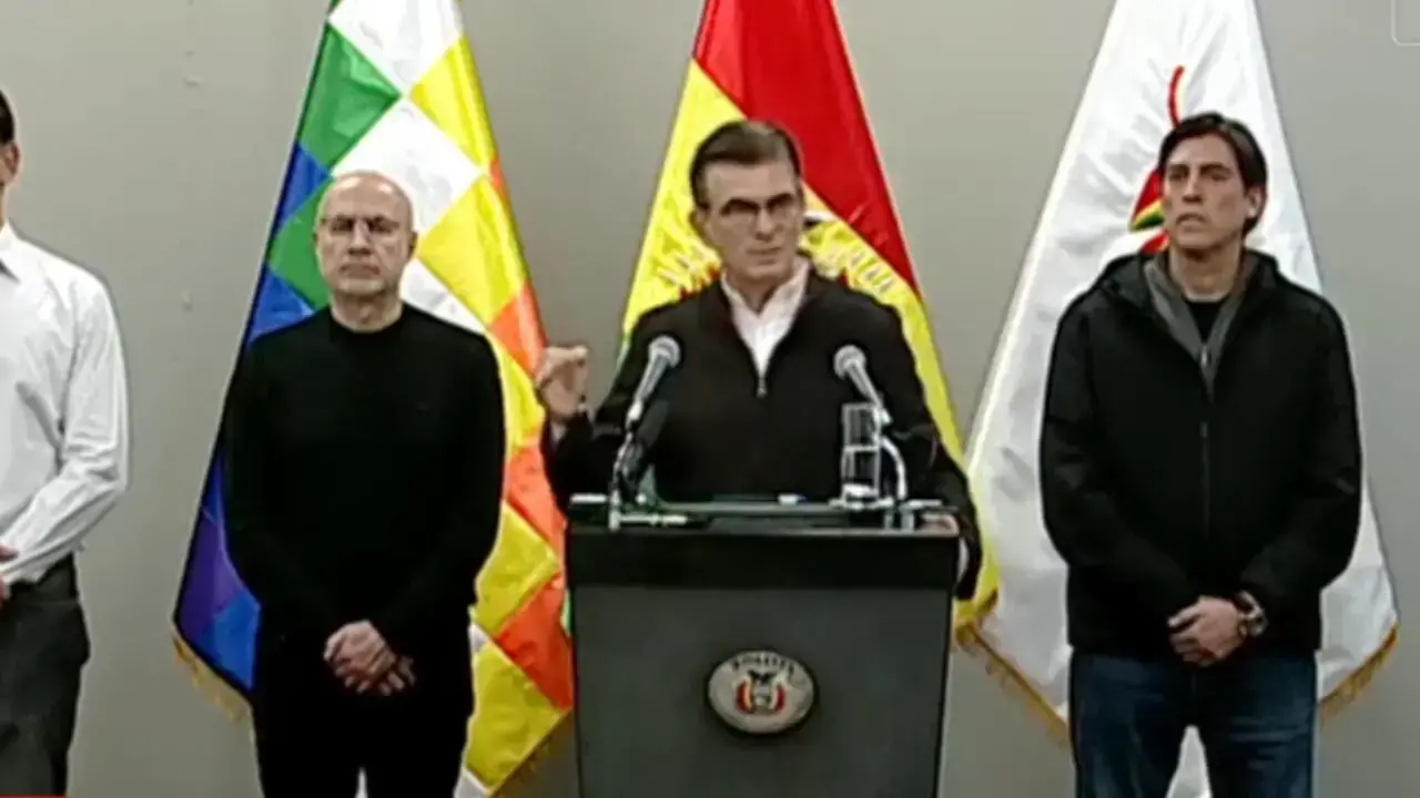El presidente Rodrigo Paz en conferencia de prensa.
