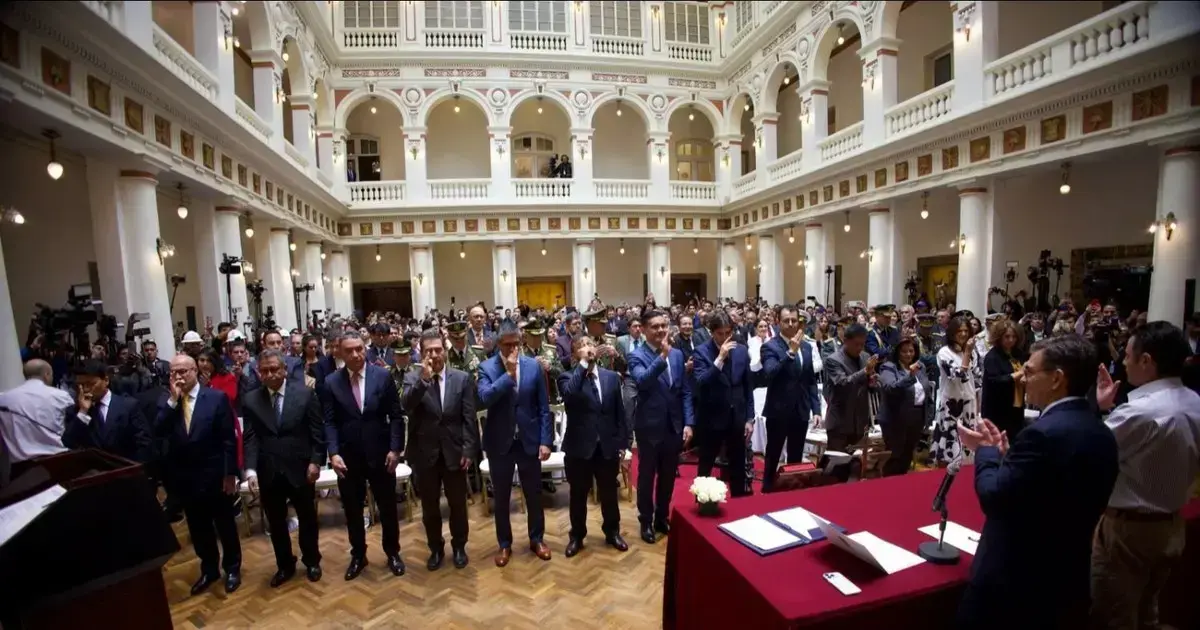 Rodrigo Paz, presidente de Bolivia, en la posesión de su gabinete el 10 de noviembre de 2025