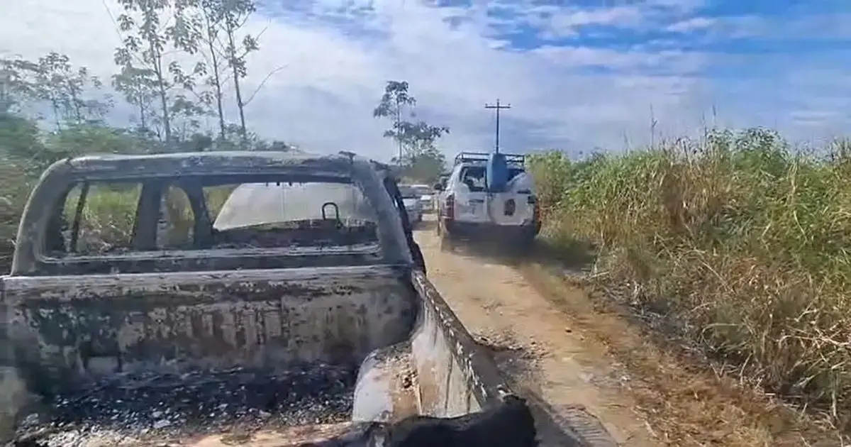Los vehículos policiales sufrieron daños materiales
