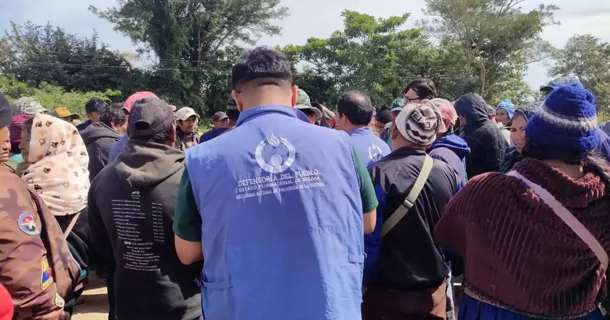 Una delegación de la Defensoría del Pueblo llegó hasta el punto de bloqueo en San Julián