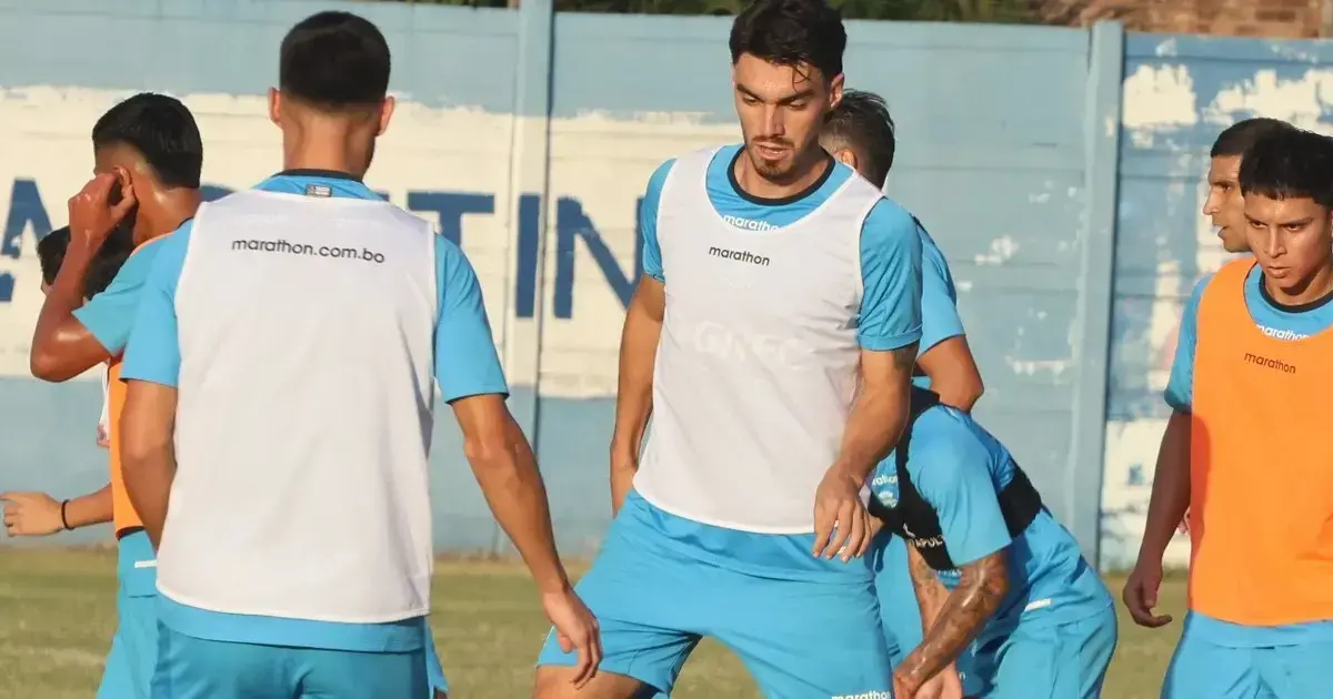 Diago Giménez (de frente) llegó a principios de año a filas del club Blooming.