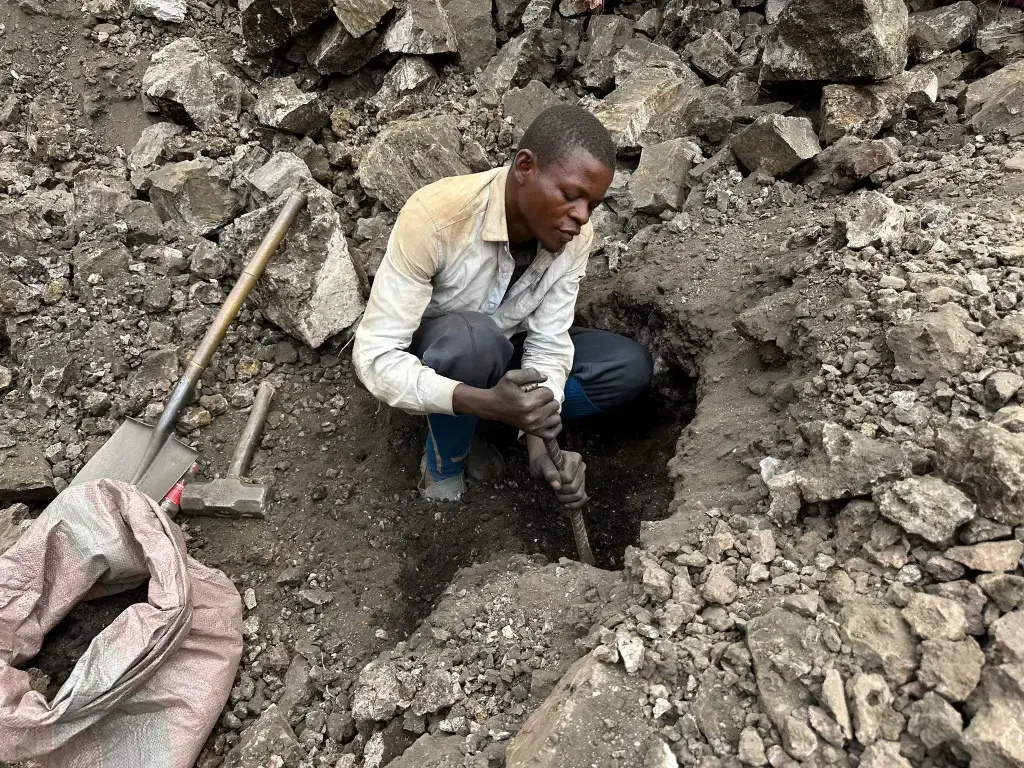 Un minero en la República Democrática del Congo en 2023.