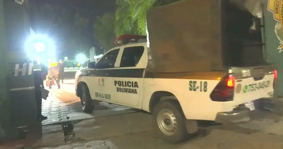 Efectivos policiales llegando a la Universidad Policial
