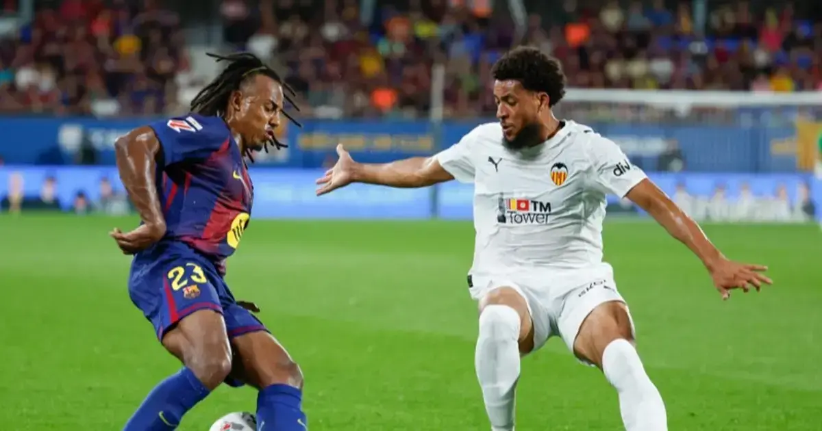 Jules Kounde sera una de las bajas del equipo catalan.