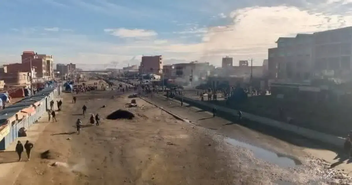 Retoman los bloqueos en El Alto tras el paso del corredor humanitario