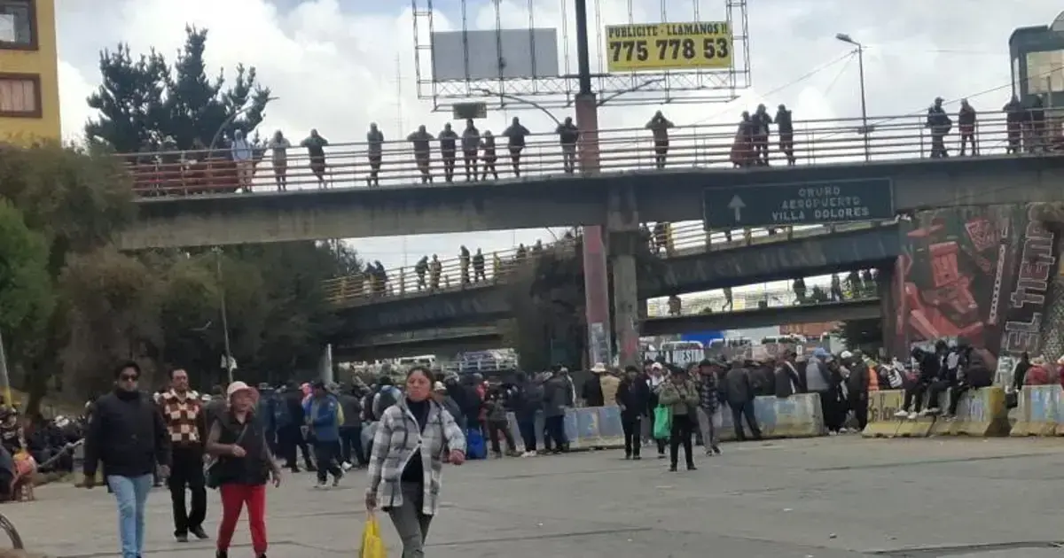 Autopista La Paz - El Alto vuelve a ser bloqueada