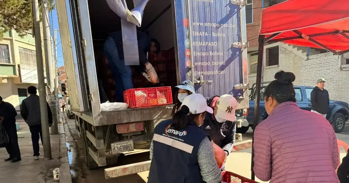 El Emapamovil vende carne de pollo en la zona Sur de La Paz y en Viacha