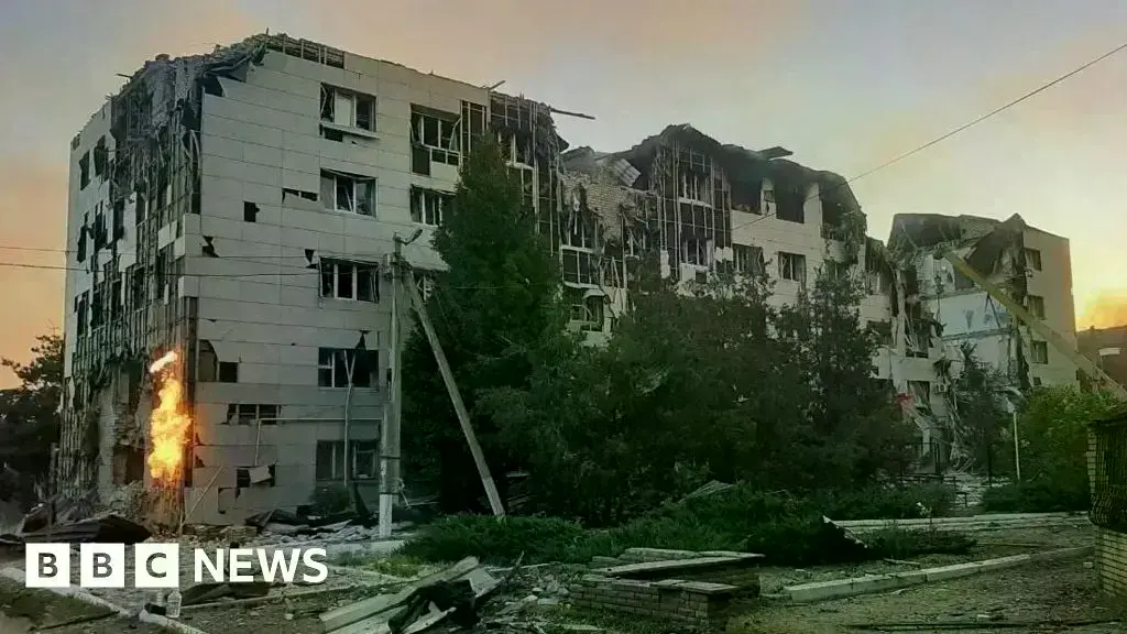 Edificio de cinco plantas reducido a escombros en el Colegio Profesional de Starobilsk.