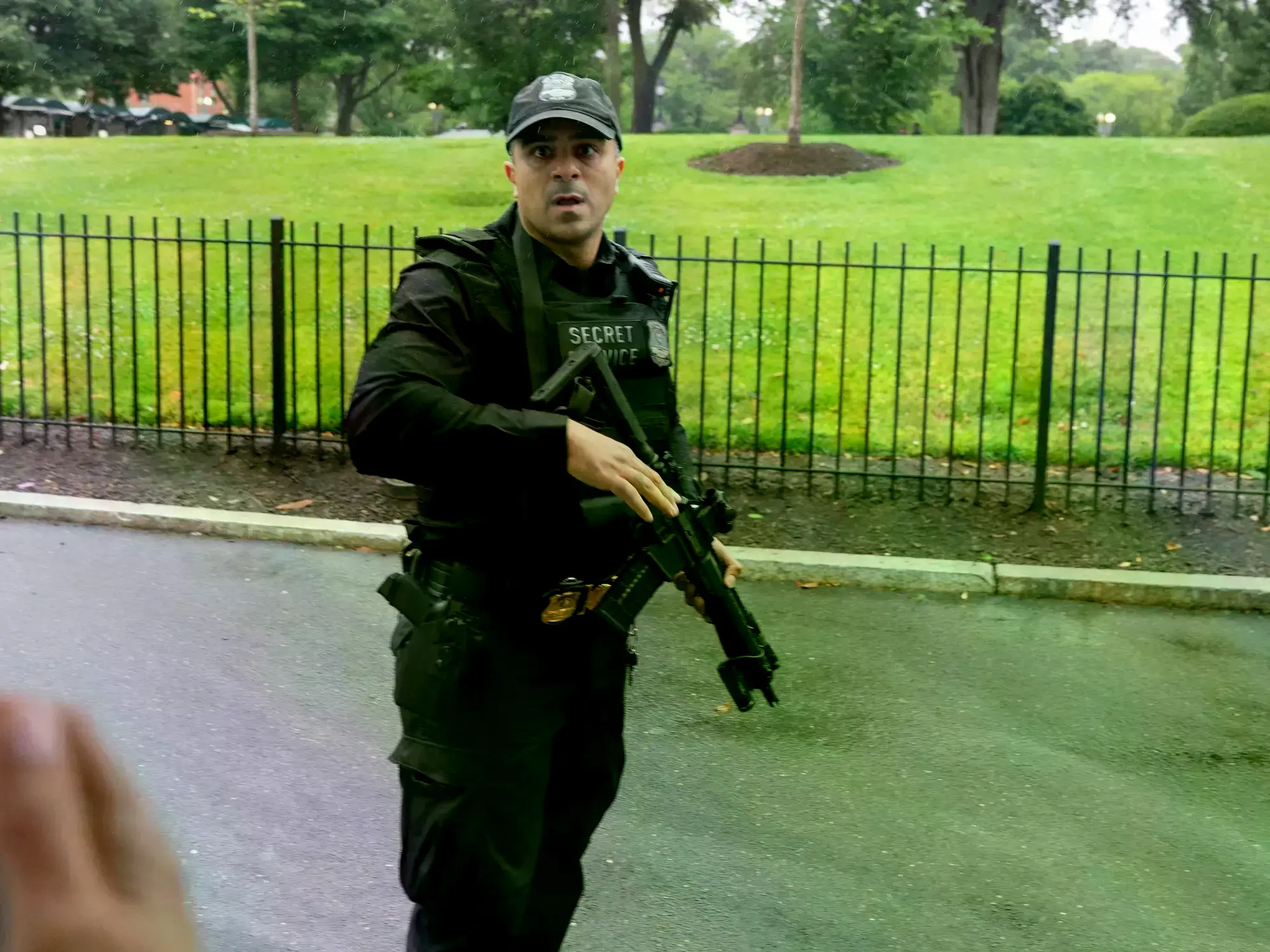 Agentes del Servicio Secreto en el techo de la Casa Blanca.