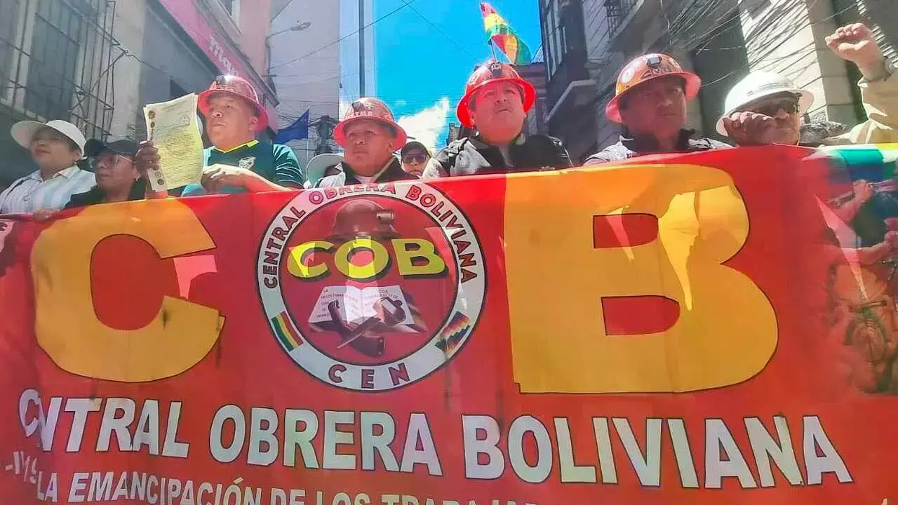Imagen referencial de una marcha de protesta de la COB.