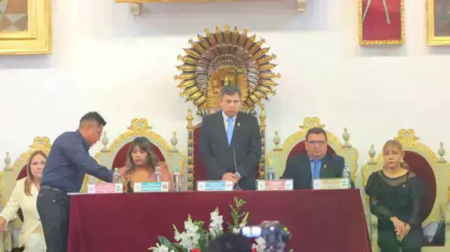 La sesión de la Cámara de Senadores en la Casa de la Libertad.