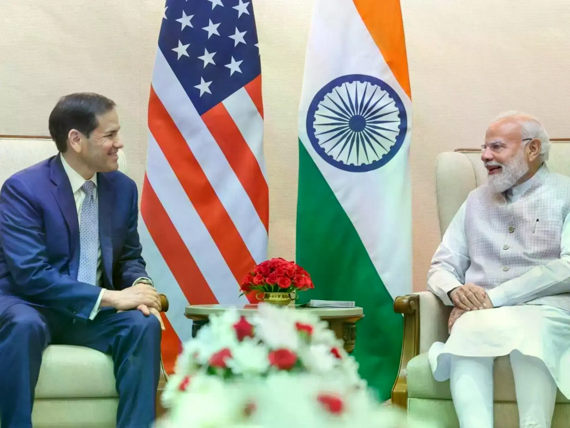 El primer ministro indio Narendra Modi y el secretario de Estado de EE. UU., Marco Rubio, conversan en Nueva Delhi.