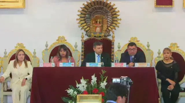 La sesión ordinaria de la Cámara Alta se celebró en la Casa de la Libertad.
