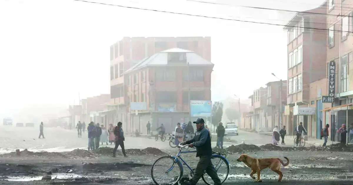 Vía bloqueada en la carretera de La Paz con Oruro en Ventilla