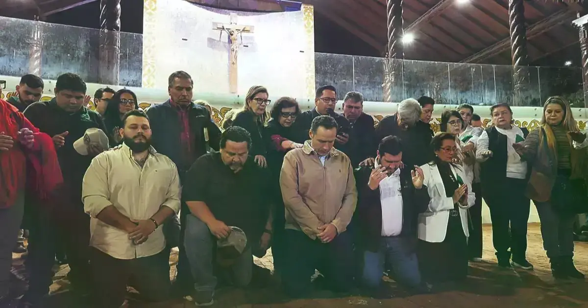 Dirigentes cívicos participaron en una jornada de oración en el Cristo Redentor, donde pidieron paz, unidad y pacificación.
