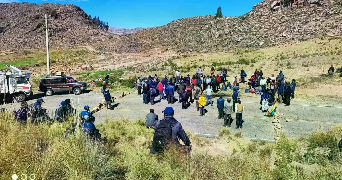 Uno de los puntos de bloqueo instalado en Potosí.