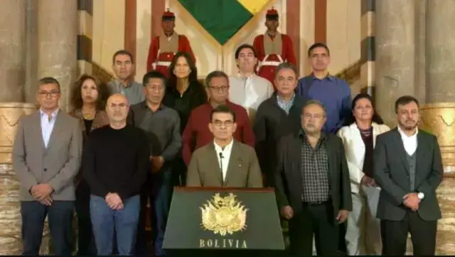 El presidente Rodrigo Paz y su gabinete de ministros.
