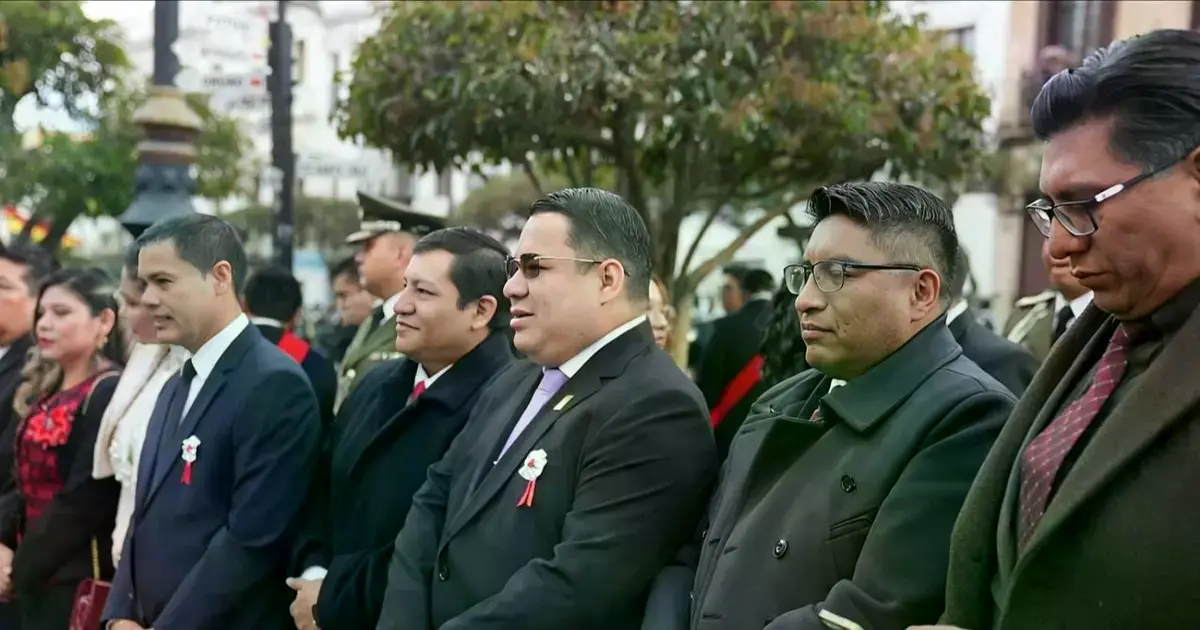 Róger Mariaca, fiscal General del Estado en los actos conmemorativos por el aniversario de Chuquisaca.