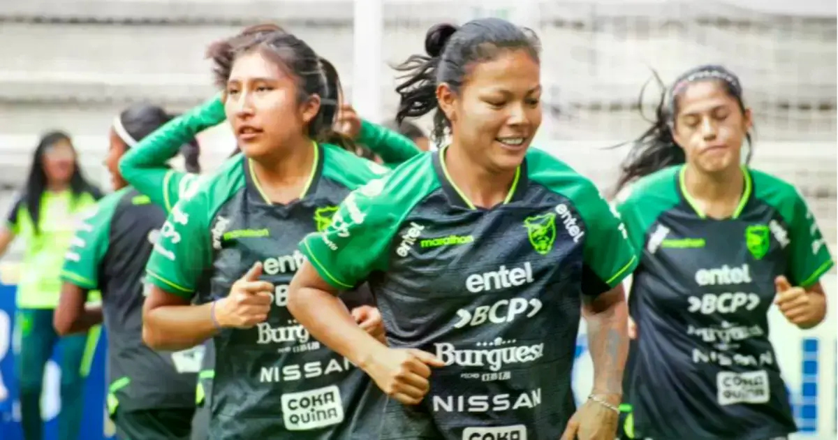 Las futbolistas bolivianas durante un entrenamiento con la Verde.