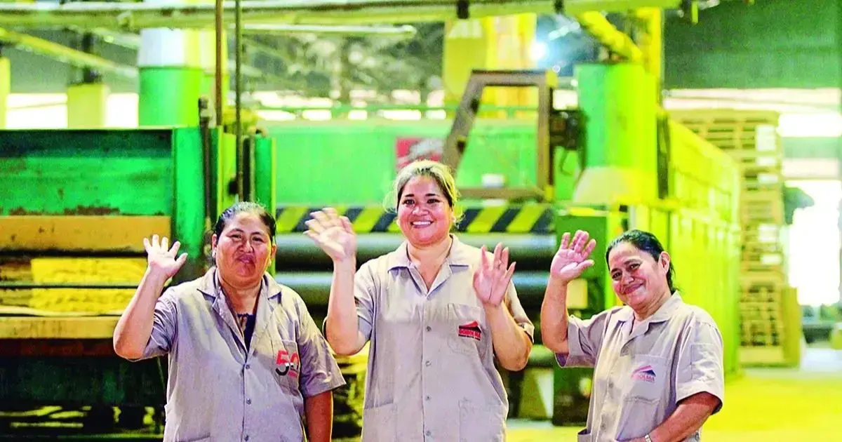 Imagen referencial de madres trabajadoras