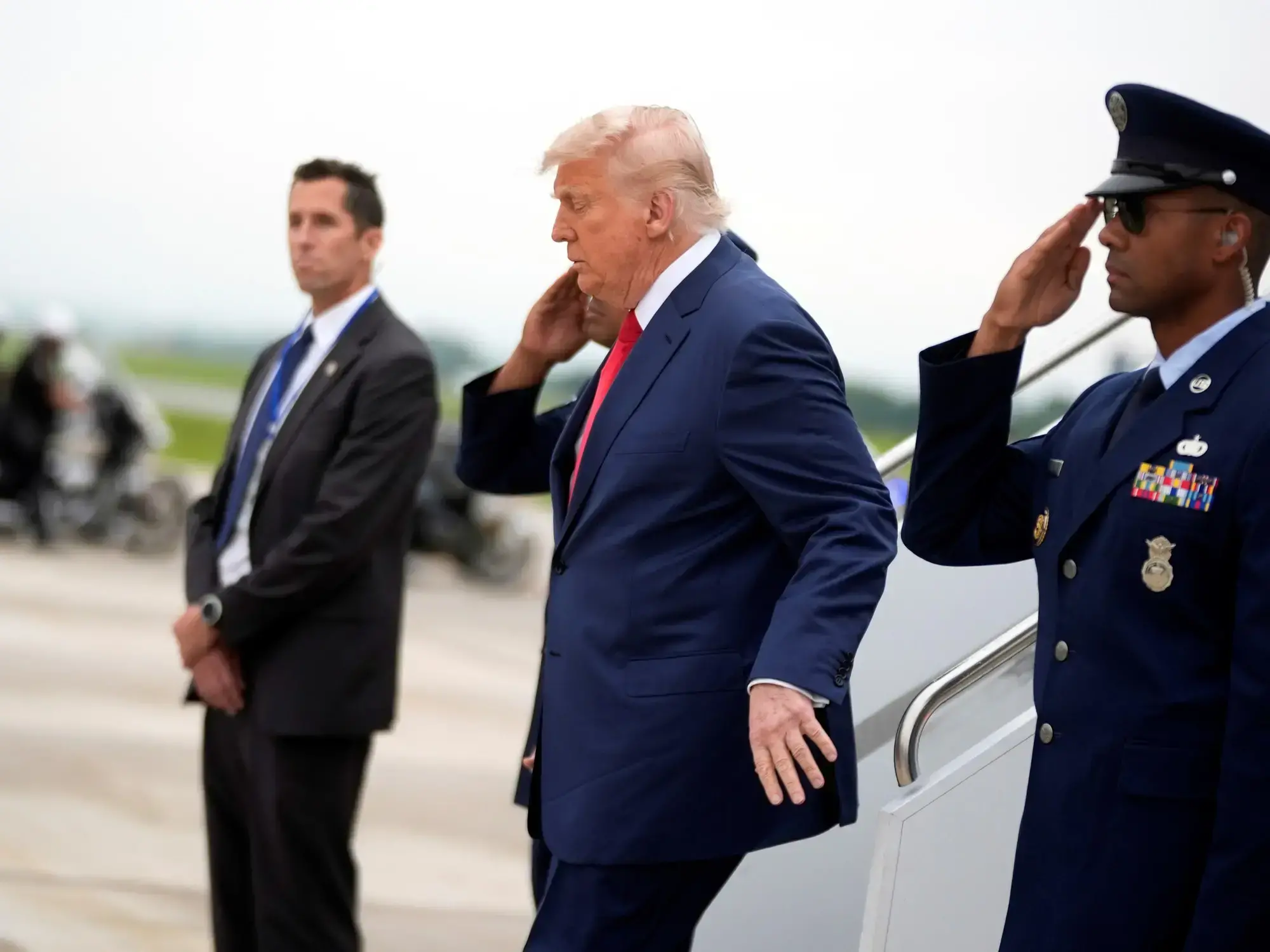 Trump llega al aeropuerto de Hagerstown de camino a Camp David, en junio pasado.